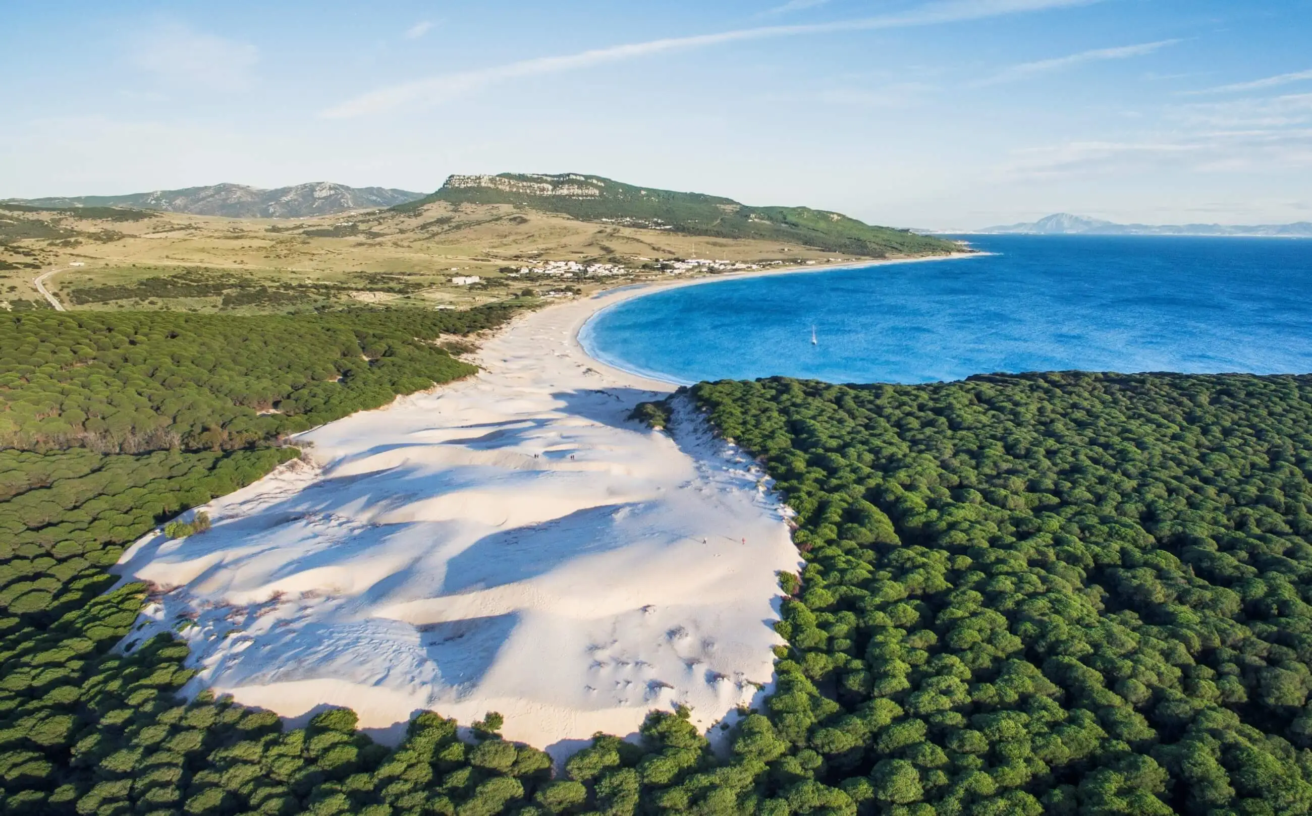 Playa de Bolonia: duna gigante, ruinas romanas y océano Atlántico abierto
