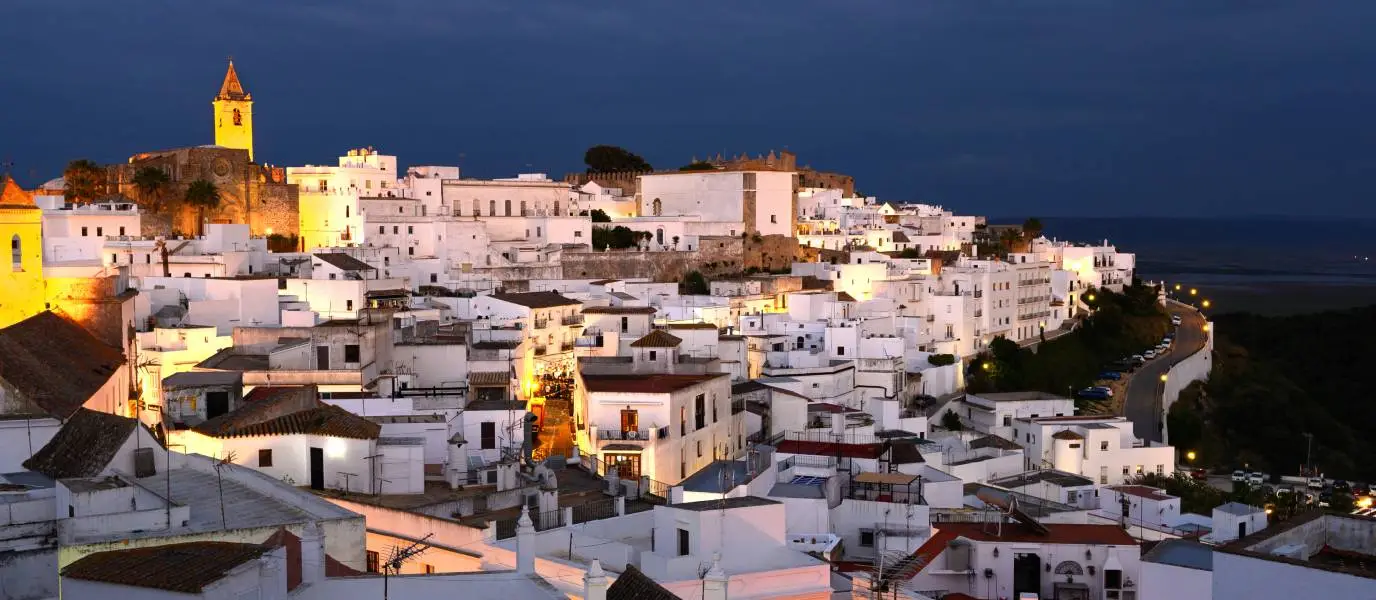 Vejer de la Frontera: pueblo blanco en lo alto de la colina con vistas abiertas y silencio