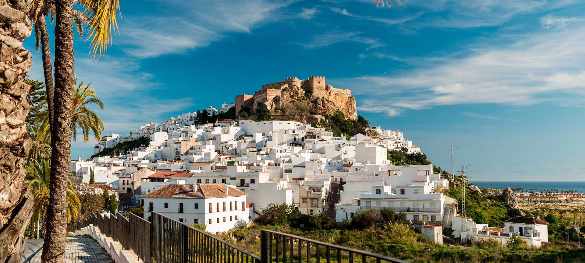 Castillo y casco antiguo de Salobreña con vistas al mar